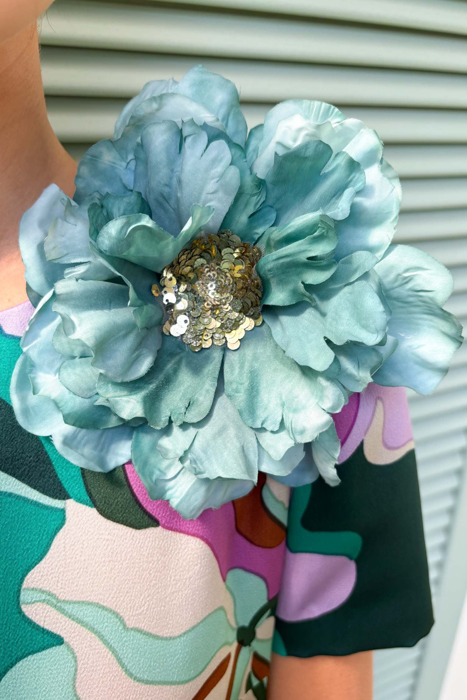 Broche flor paillettes