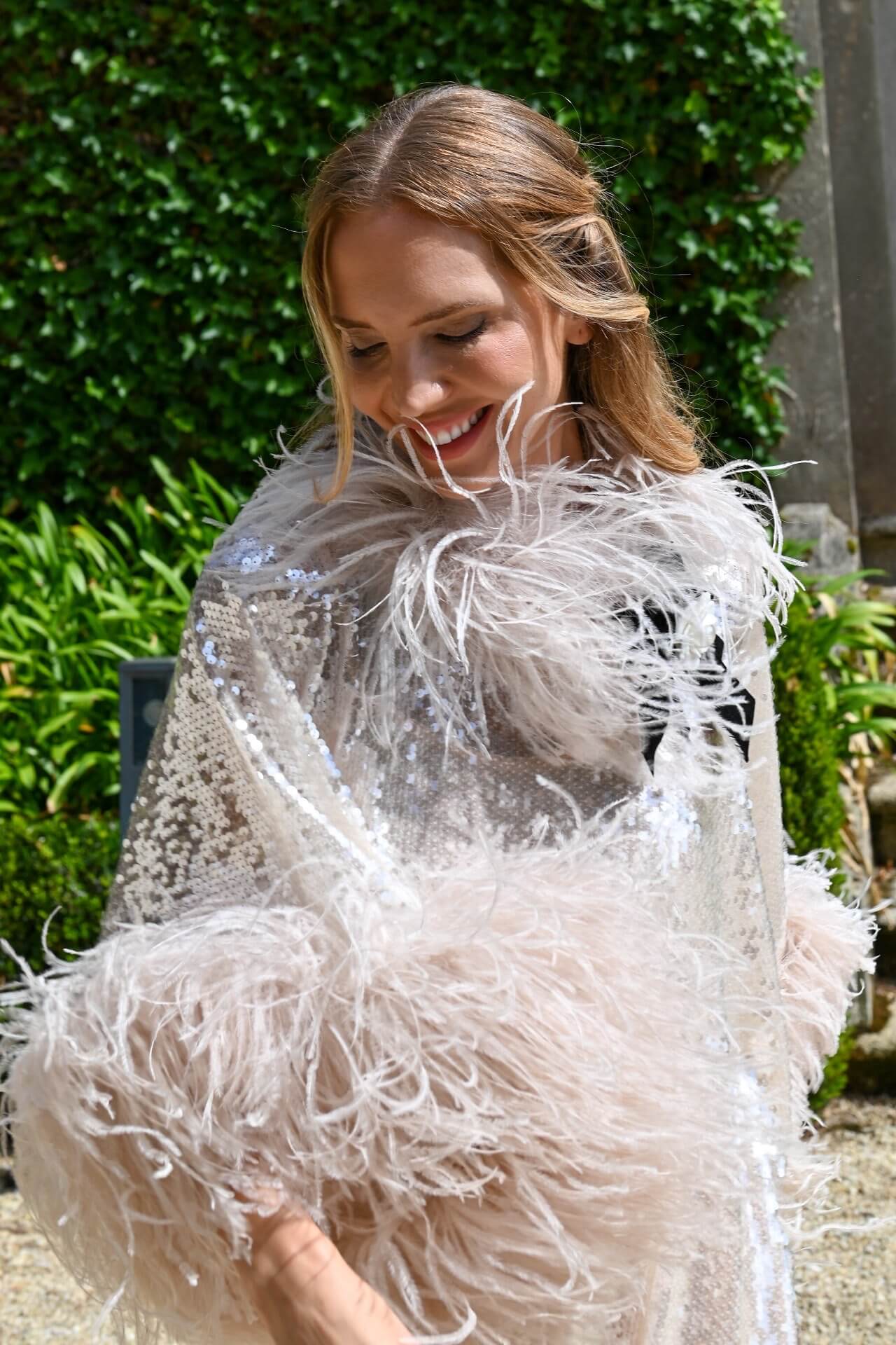 Beige feather collar