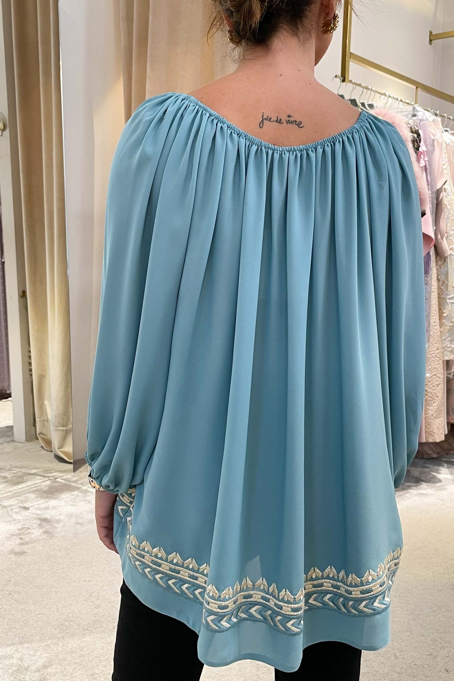 Blusa bordada OUTLET