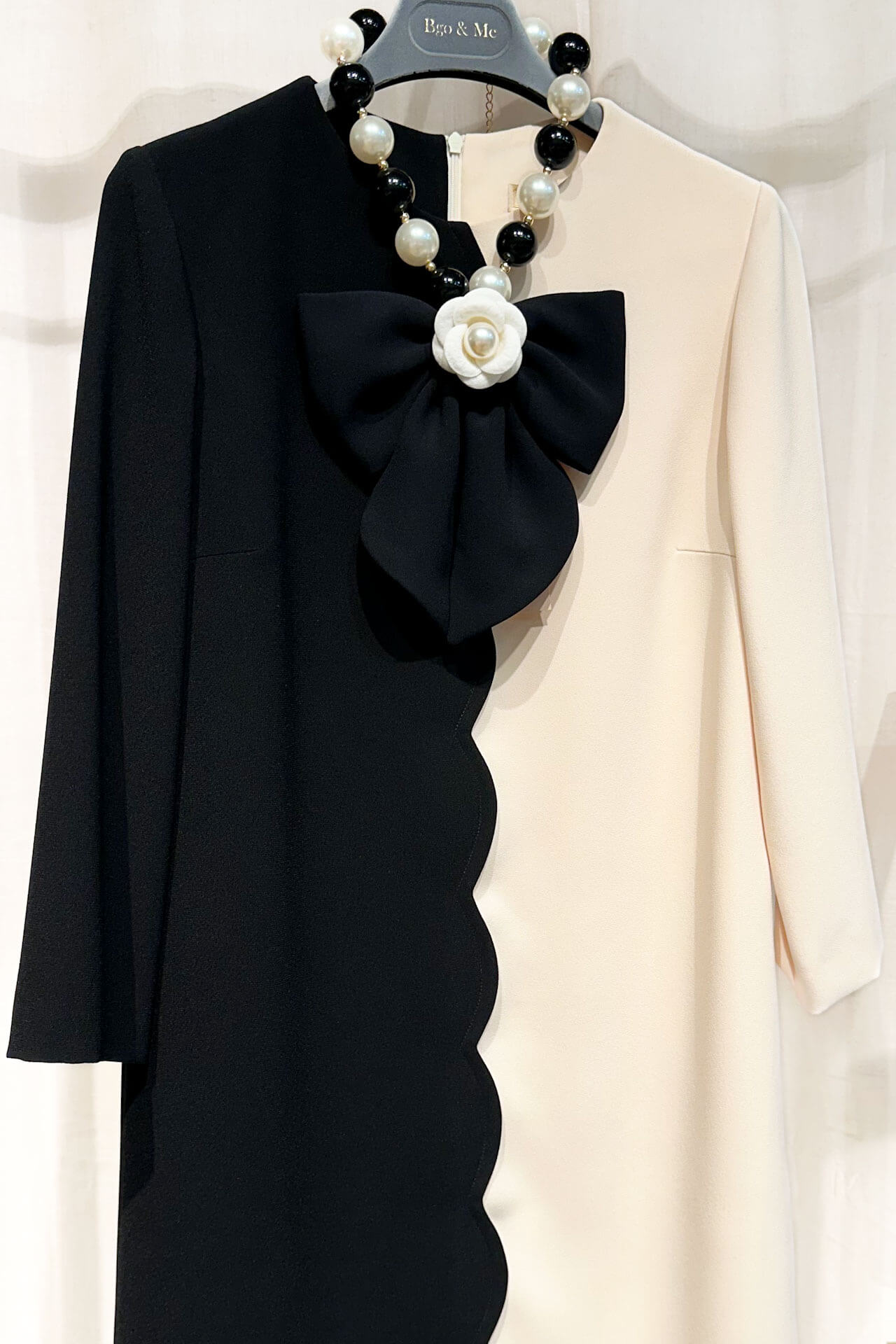 CocoLazo two-tone necklace with camellia