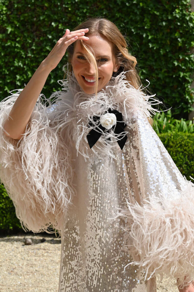 Beige feather collar