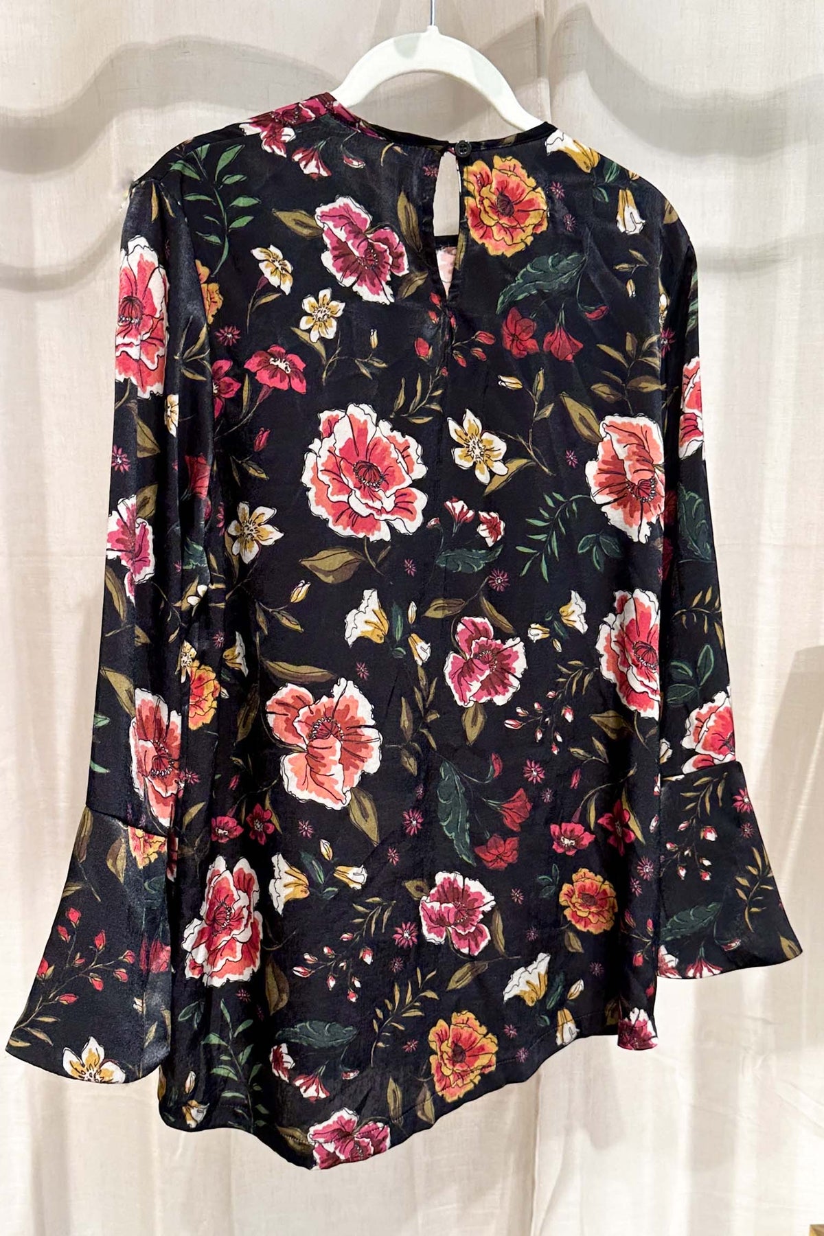 Blusa satinada flores Sample Sale | Bgo & Me