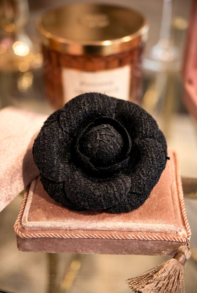 Large Camellia brooch in tweed/linen