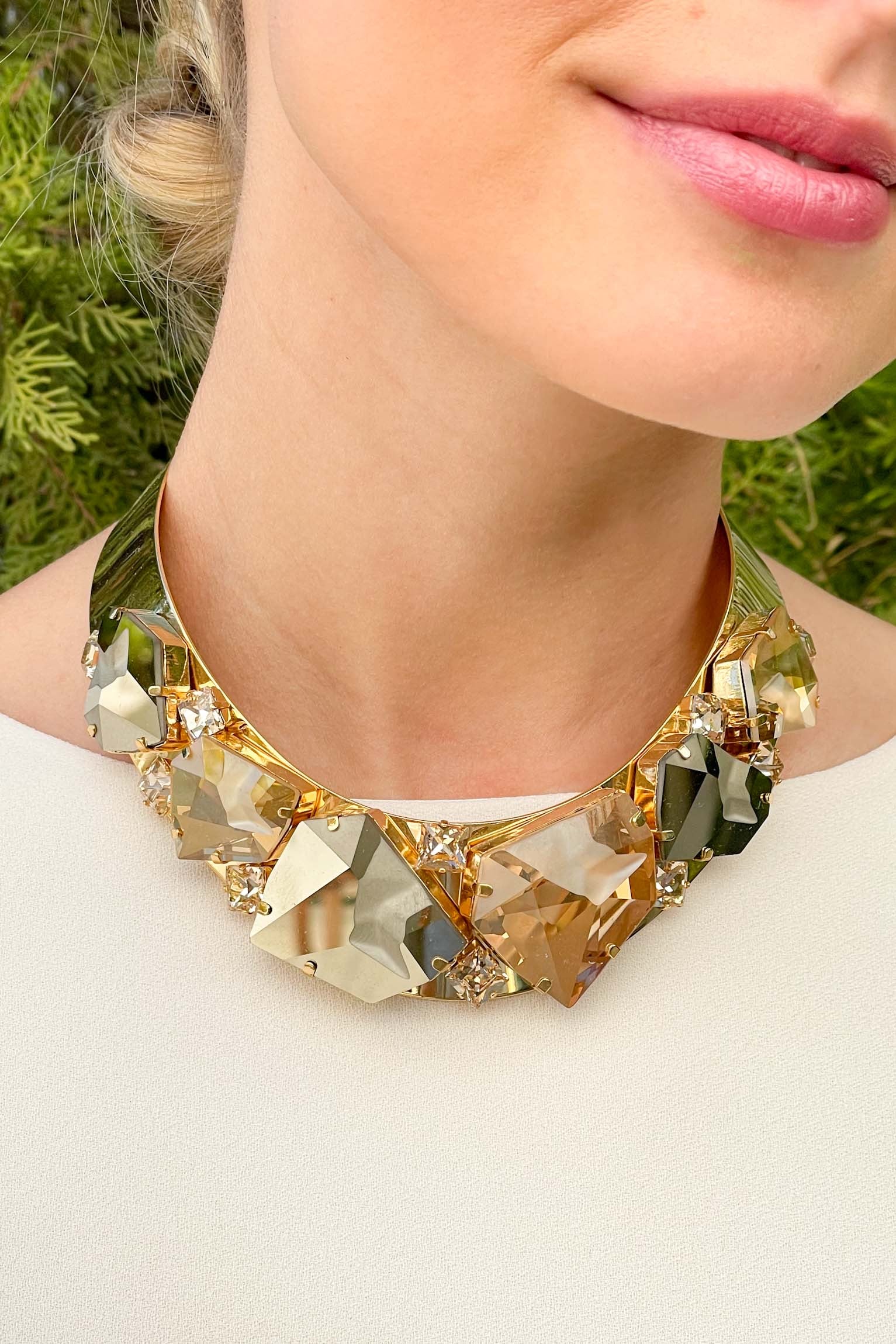 Gargantilla rígida brown